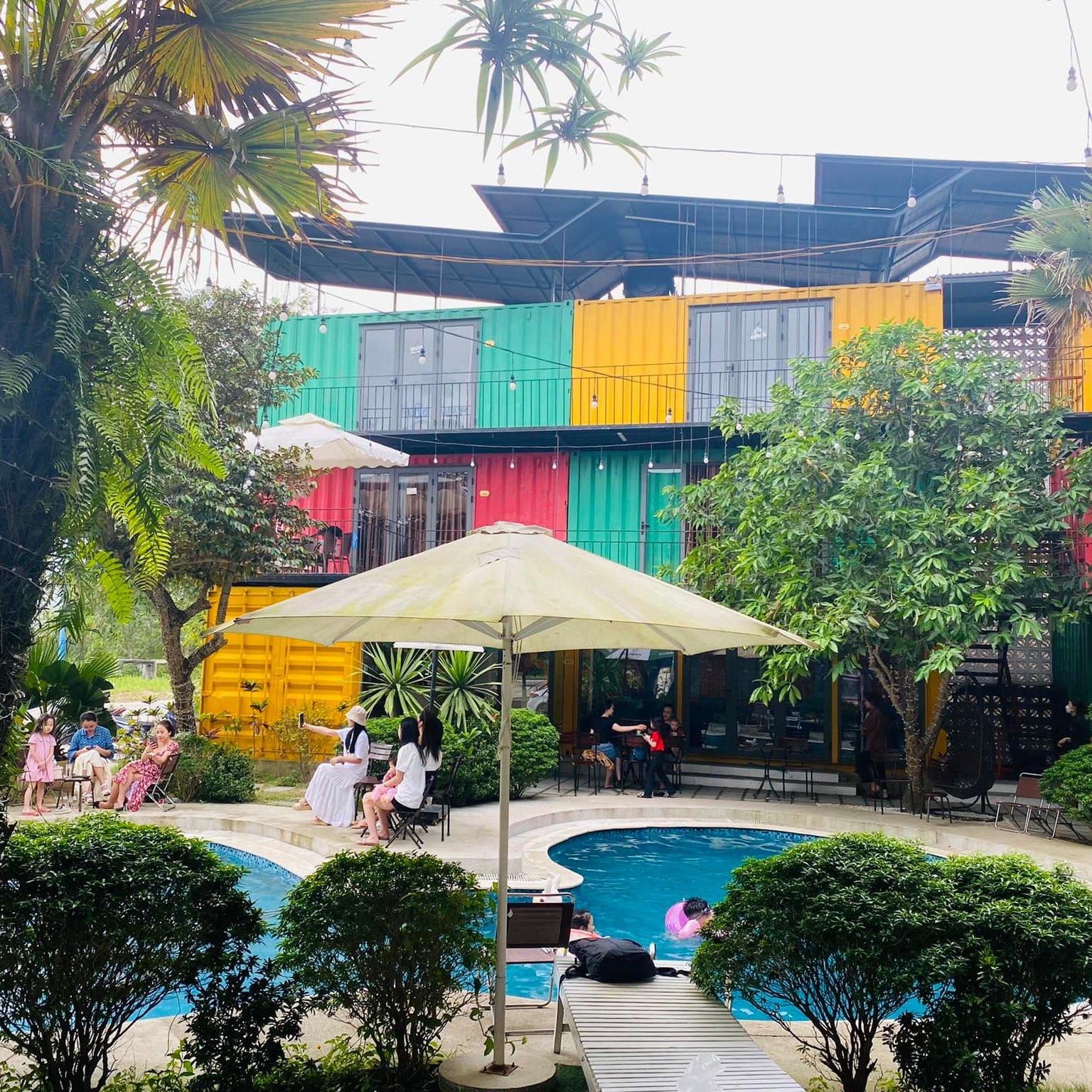 review-Rainbow-Hotel-Cửa-L&ograve;-đẹp